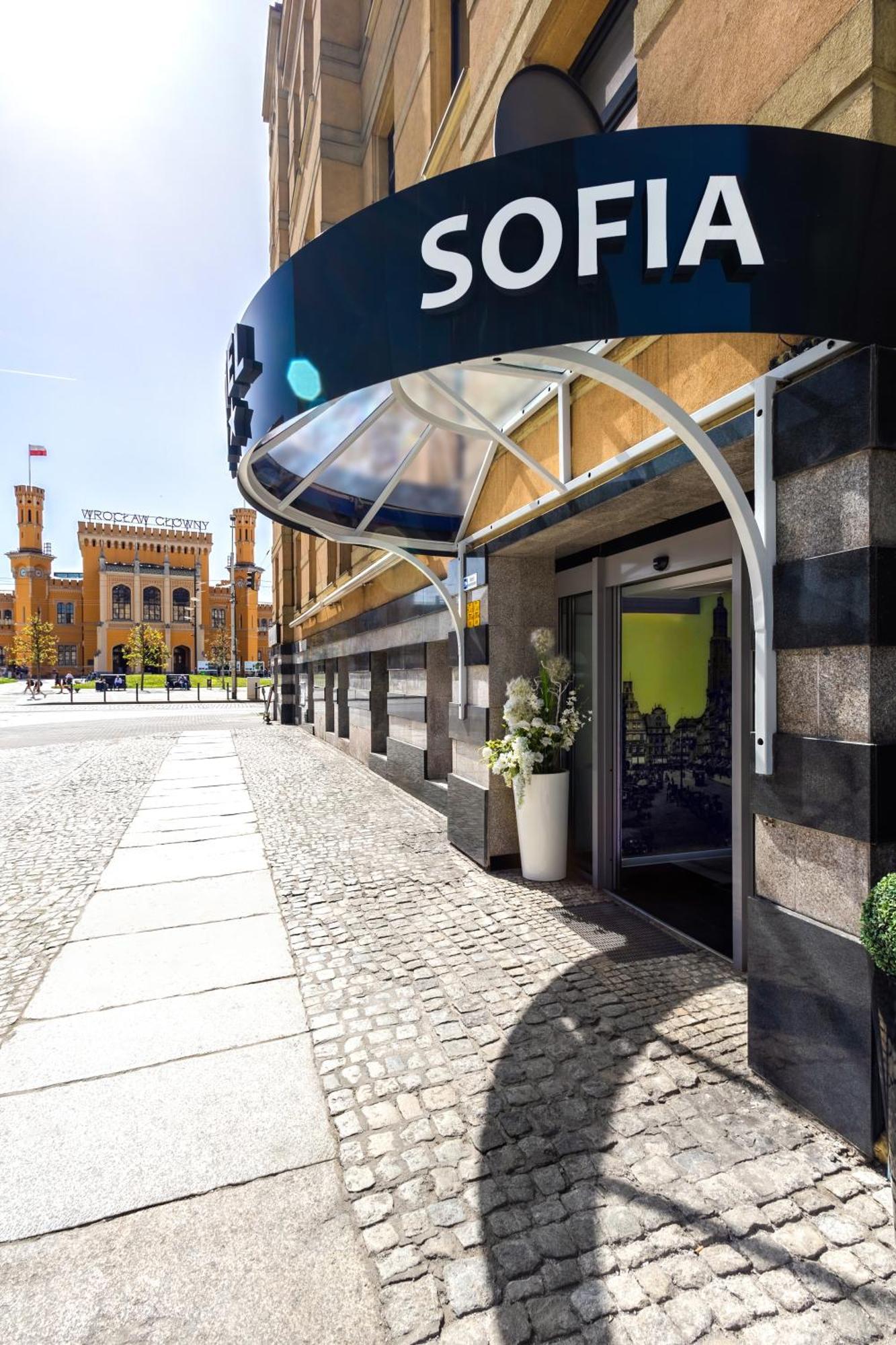 Hotel Sofia By The Railway Station Вроцлав Экстерьер фото